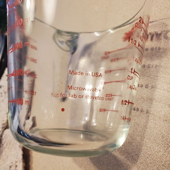Pyrex 2 cup glass measuring cup - Picture 3 of 6